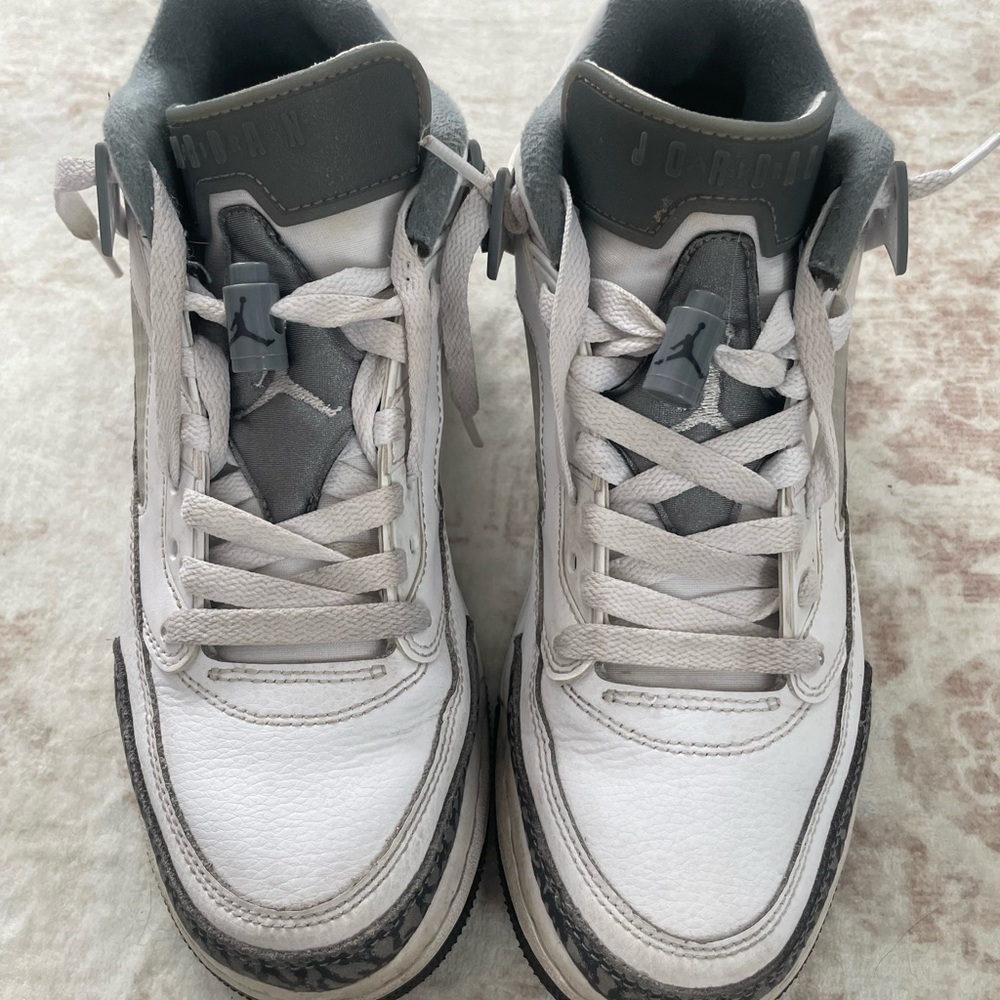 Jordan Kids Sneakers in White and Gray Jordan 4 Spikzie